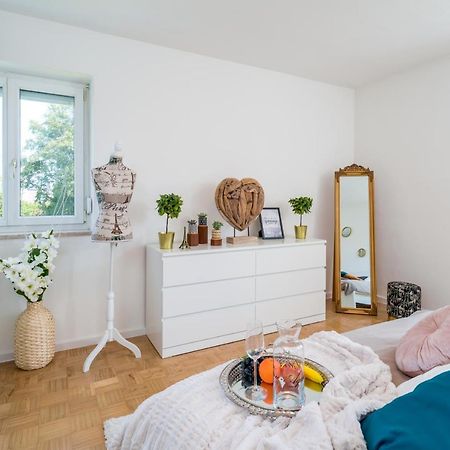 Eg Links-Wunderschoene 70M Grosse 2-Zimmer City Wohnung Naehe Salzburg Freilassing Exterior foto
